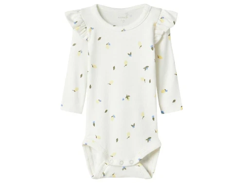 Hvid body med luftigt blomsterprint og flæser på skuldrene fra Name It 13241106 cloud dancer 